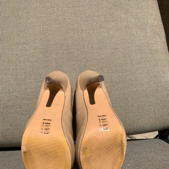 Michael Antonio nude, tan heels - Picture 4 of 9